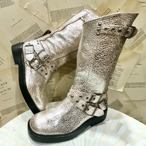 Free People We The Free Janey Engineer Boot Silver Crackle Leather Distressed - Picture 3 of 9